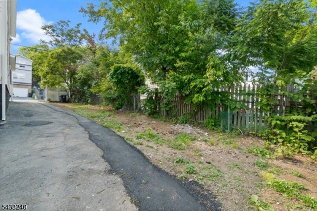 306 Smith St, Newark City, NJ 07106