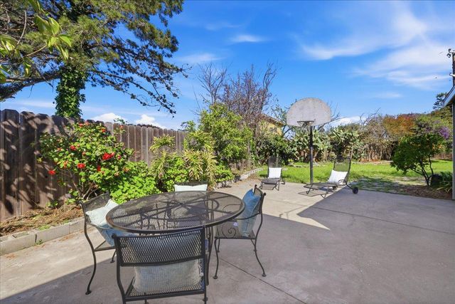 609 Gloria Court, San Mateo, CA 94401