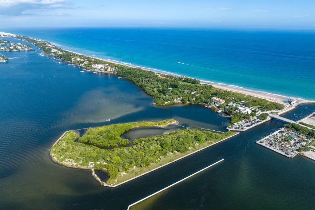 3070 S Ocean Boulevard, Manalapan, FL 33462