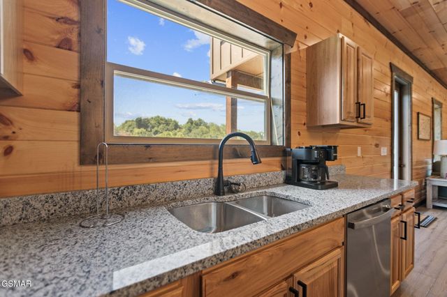 1122 Sanctuary Shores Way, Sevierville, TN 37876