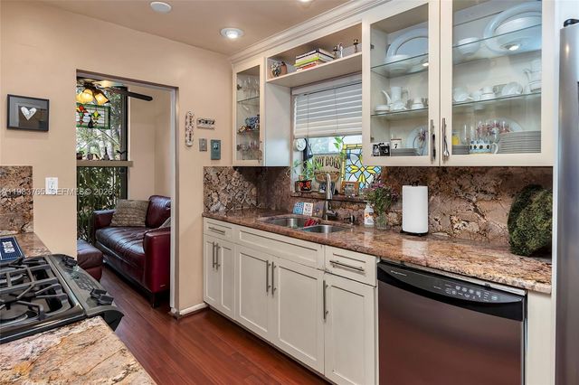 2132 NE 171st St, North Miami Beach, FL 33162