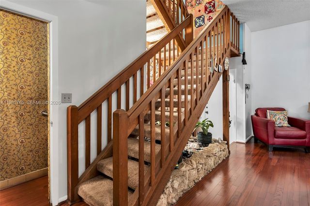 2132 NE 171st St, North Miami Beach, FL 33162