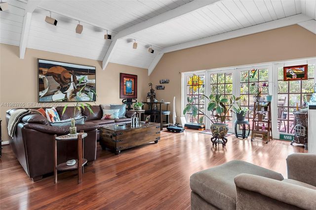 2132 NE 171st St, North Miami Beach, FL 33162