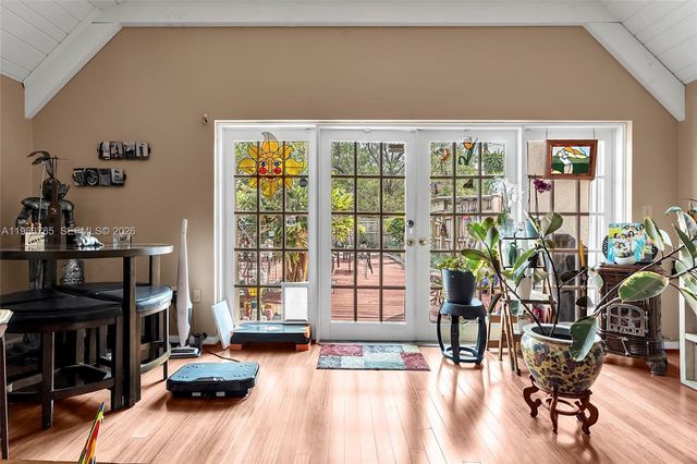 2132 NE 171st St, North Miami Beach, FL 33162