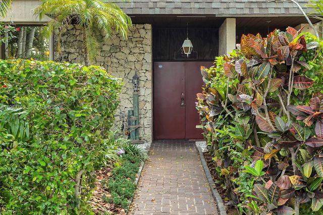 2132 NE 171st St, North Miami Beach, FL 33162