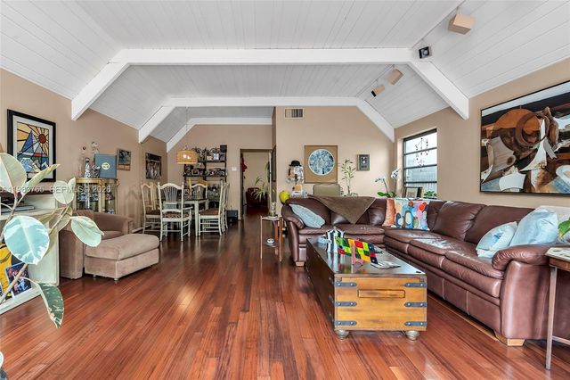 2132 NE 171st St, North Miami Beach, FL 33162