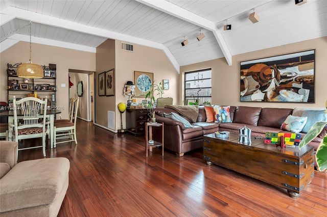 2132 NE 171st St, North Miami Beach, FL 33162