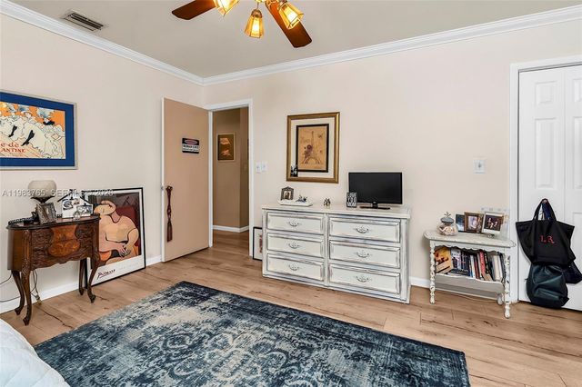 2132 NE 171st St, North Miami Beach, FL 33162