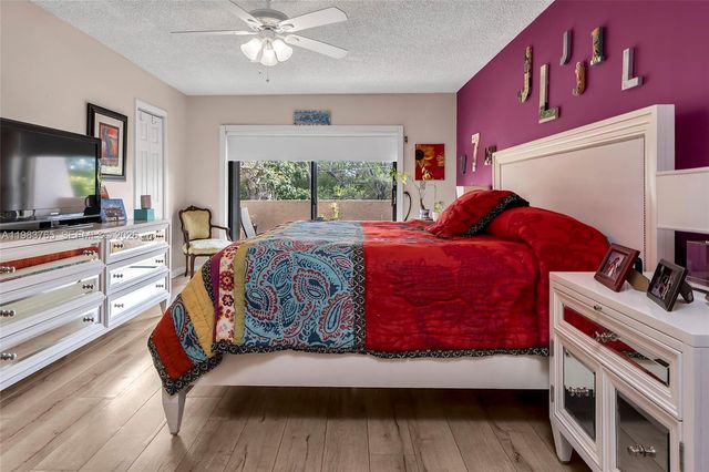 2132 NE 171st St, North Miami Beach, FL 33162