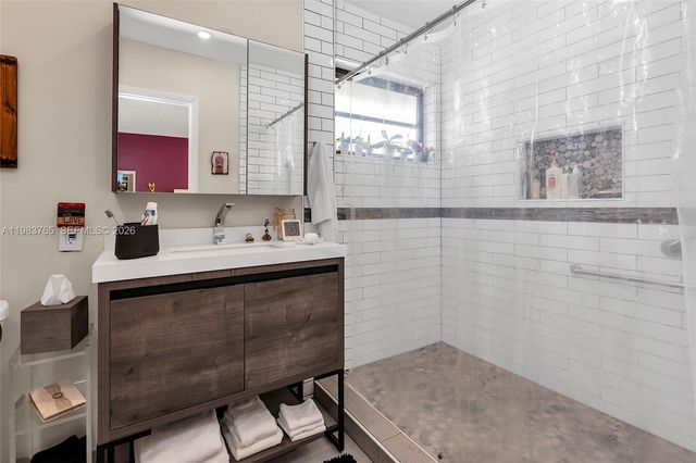 2132 NE 171st St, North Miami Beach, FL 33162