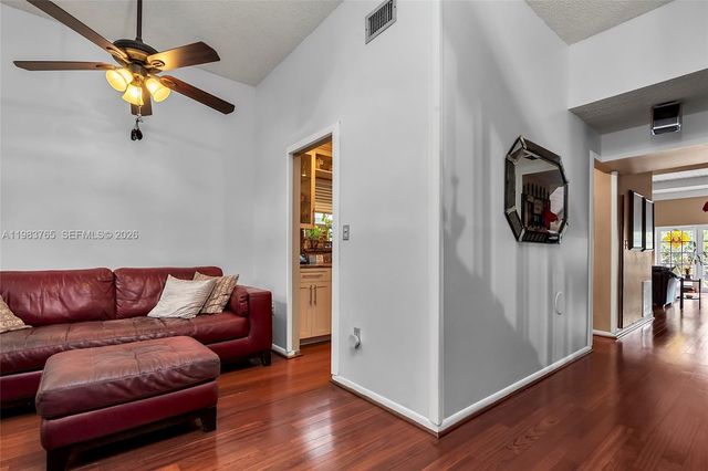 2132 NE 171st St, North Miami Beach, FL 33162