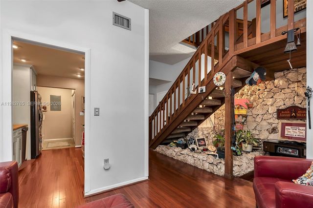 2132 NE 171st St, North Miami Beach, FL 33162