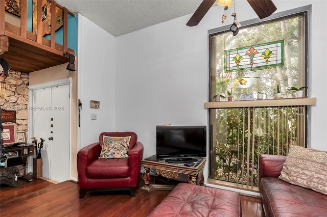 2132 NE 171st St, North Miami Beach, FL 33162