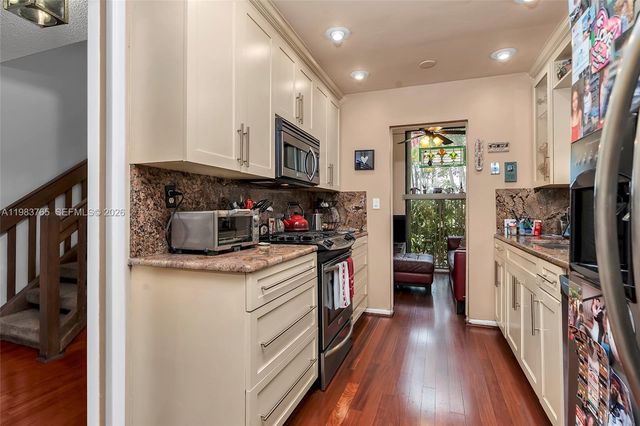 2132 NE 171st St, North Miami Beach, FL 33162