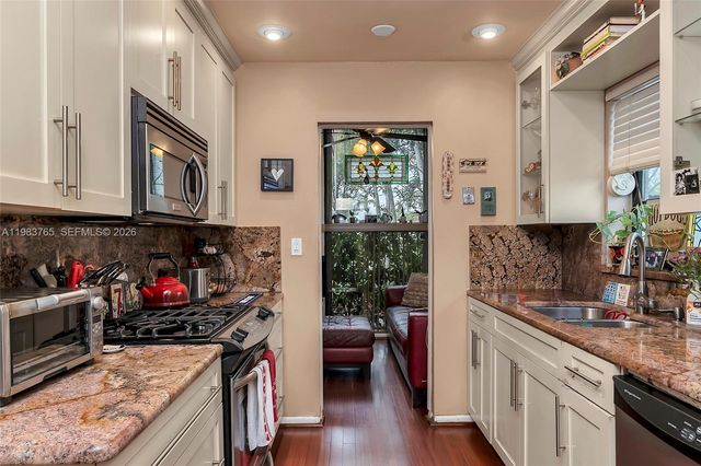 2132 NE 171st St, North Miami Beach, FL 33162