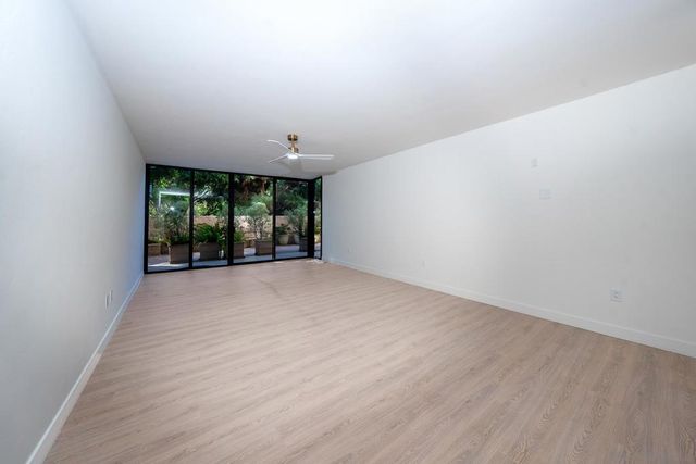 2500 torrey pines 119, La Jolla, CA 92037