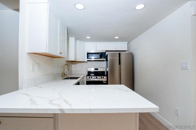 2500 torrey pines 119, La Jolla, CA 92037