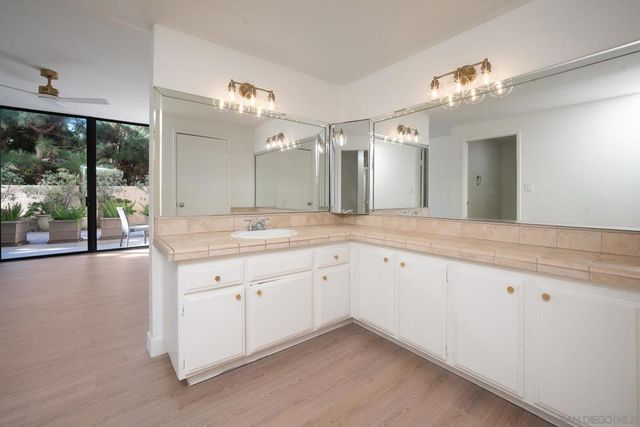 2500 torrey pines 119, La Jolla, CA 92037