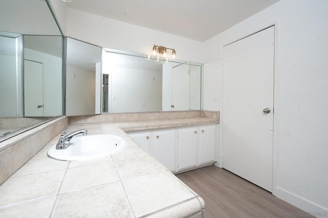 2500 torrey pines 119, La Jolla, CA 92037