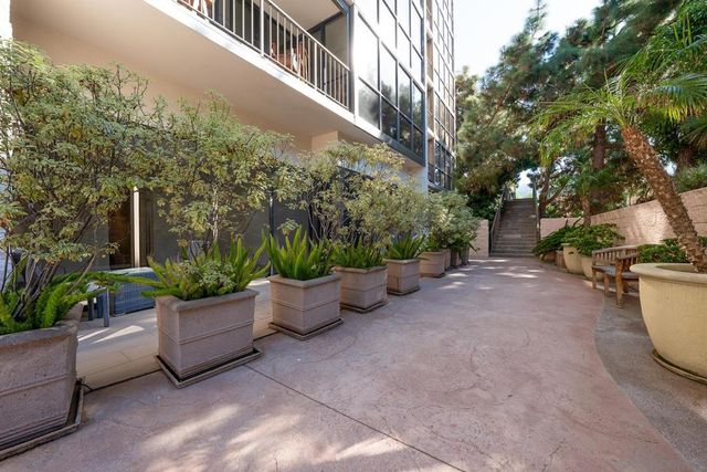 2500 torrey pines 119, La Jolla, CA 92037