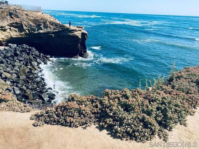 2500 torrey pines 119, La Jolla, CA 92037