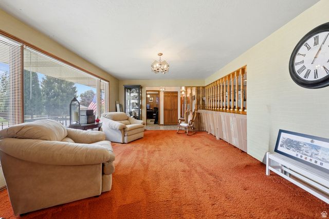 381 OAK LN, Kaysville, UT 84037