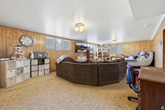 381 OAK LN, Kaysville, UT 84037