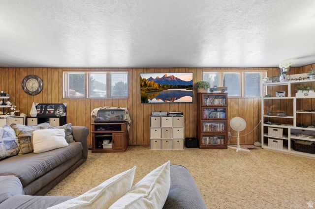 381 OAK LN, Kaysville, UT 84037
