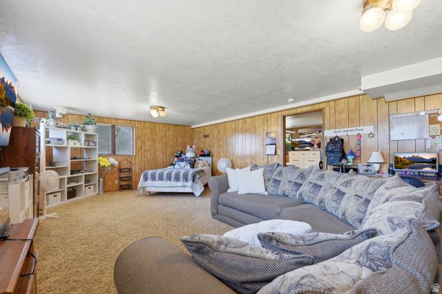 381 OAK LN, Kaysville, UT 84037