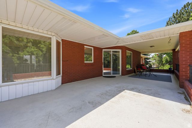 381 OAK LN, Kaysville, UT 84037