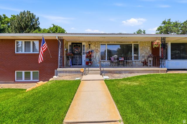 381 OAK LN, Kaysville, UT 84037
