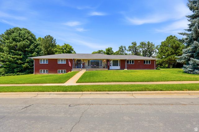 381 OAK LN, Kaysville, UT 84037
