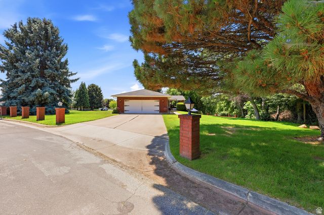 381 OAK LN, Kaysville, UT 84037