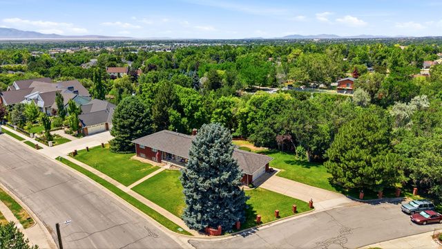 381 OAK LN, Kaysville, UT 84037