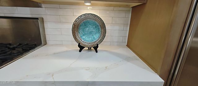 136 E DESERT WIND Drive, Phoenix, AZ 85048