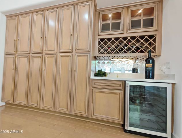 136 E DESERT WIND Drive, Phoenix, AZ 85048