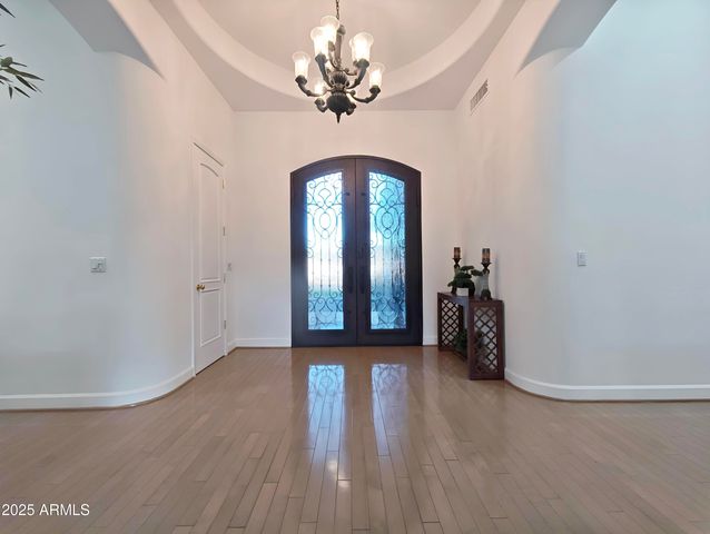 136 E DESERT WIND Drive, Phoenix, AZ 85048