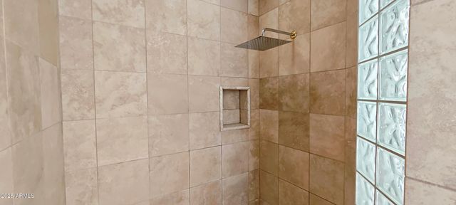 136 E DESERT WIND Drive, Phoenix, AZ 85048