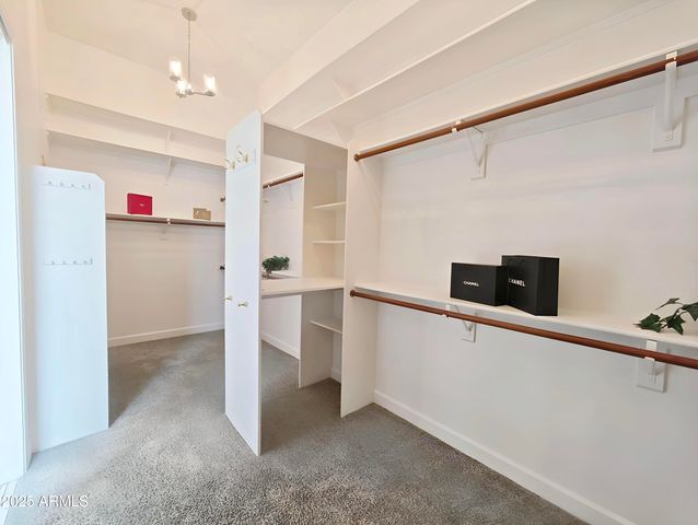 136 E DESERT WIND Drive, Phoenix, AZ 85048