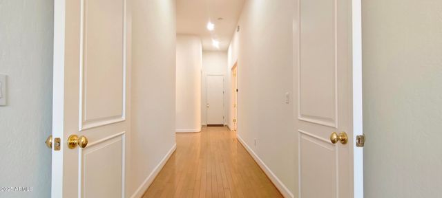 136 E DESERT WIND Drive, Phoenix, AZ 85048