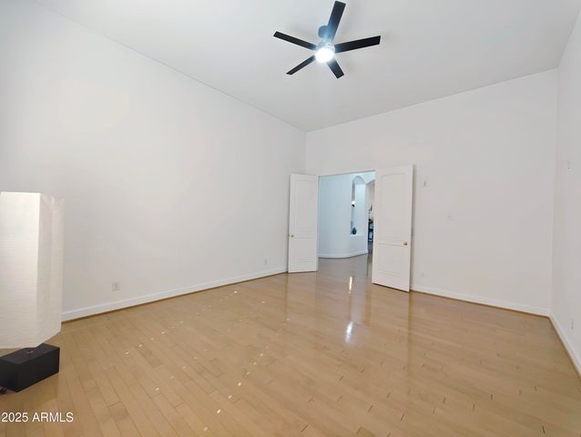 136 E DESERT WIND Drive, Phoenix, AZ 85048