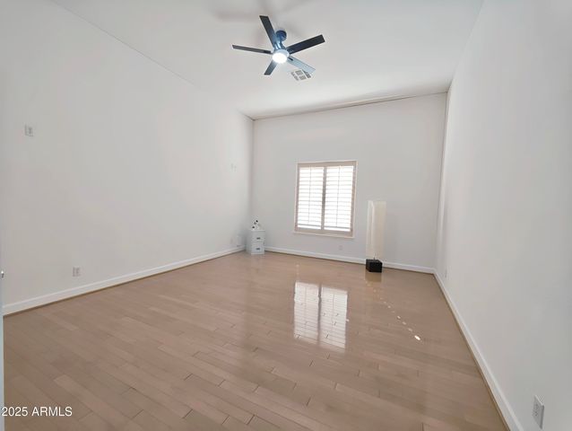 136 E DESERT WIND Drive, Phoenix, AZ 85048