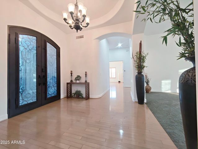 136 E DESERT WIND Drive, Phoenix, AZ 85048