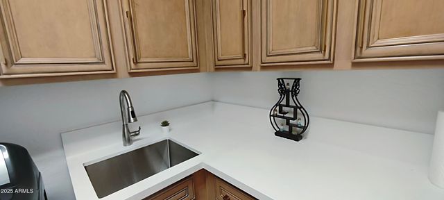 136 E DESERT WIND Drive, Phoenix, AZ 85048