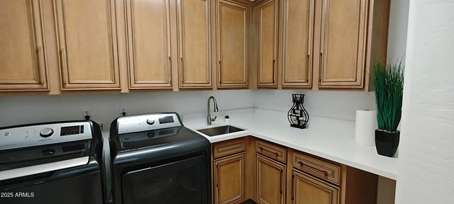 136 E DESERT WIND Drive, Phoenix, AZ 85048