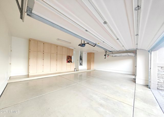 136 E DESERT WIND Drive, Phoenix, AZ 85048