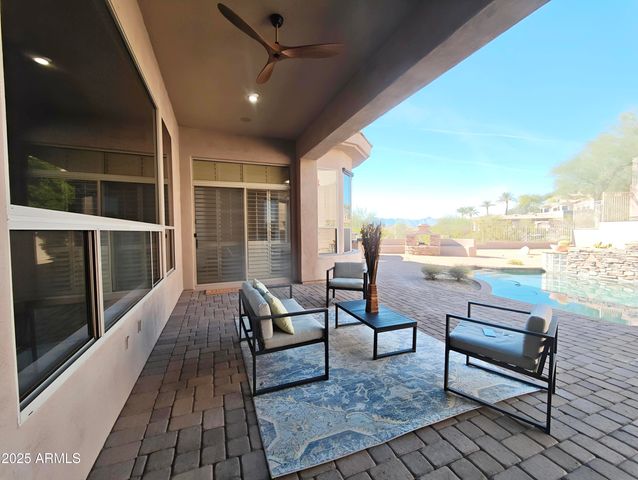 136 E DESERT WIND Drive, Phoenix, AZ 85048