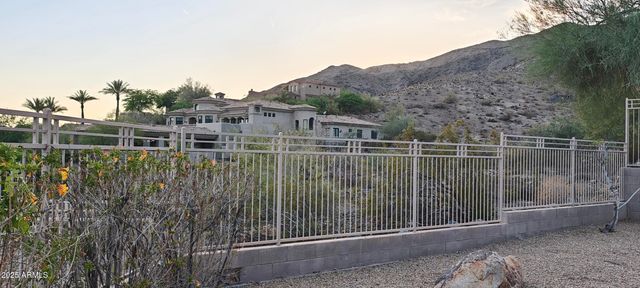 136 E DESERT WIND Drive, Phoenix, AZ 85048