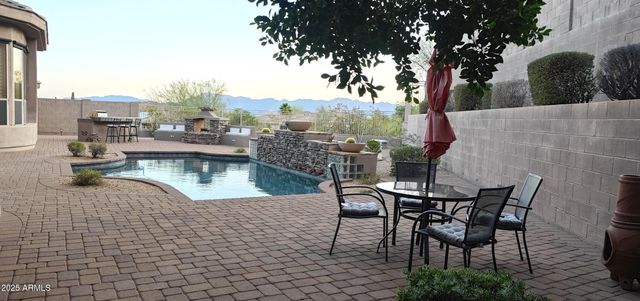 136 E DESERT WIND Drive, Phoenix, AZ 85048