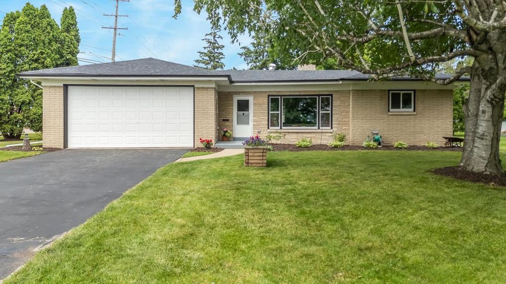 640 W SUNSET AVENUE, Appleton, WI 54911